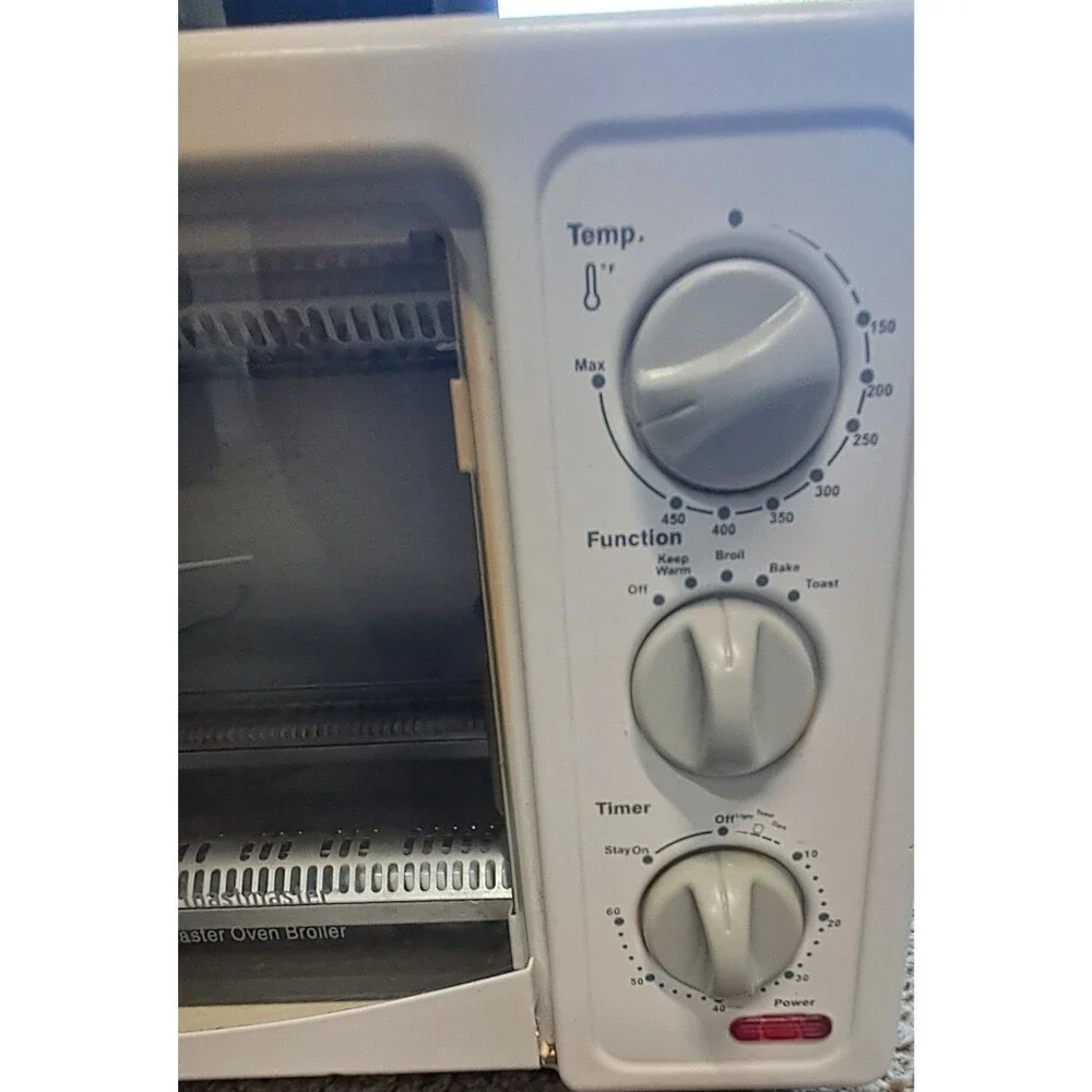 Toastmaster Countertop Toaster Oven Broiler White W/ Pan Tray Convection